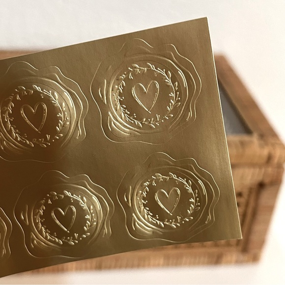 300 Gold Envelope Heart Seal Stickers - Picture 2 of 2